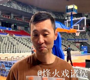 仅给2分钟出场时间，央视解说质疑，刘炜为何冷落阿不都？疑与1人有关